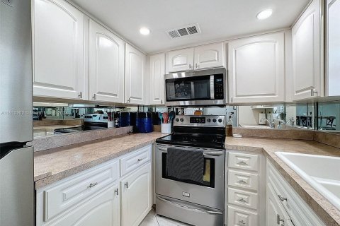 Condominio en venta en New Port Richey, Florida, 1 dormitorio, 62.43 m2 № 1234863 - foto 2