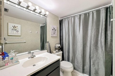 Condominio en venta en New Port Richey, Florida, 1 dormitorio, 62.43 m2 № 1234863 - foto 19
