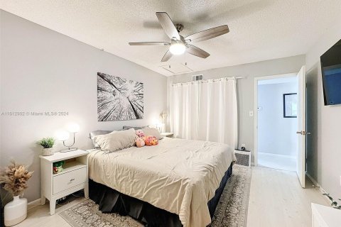 Condominio en venta en New Port Richey, Florida, 1 dormitorio, 62.43 m2 № 1234863 - foto 17