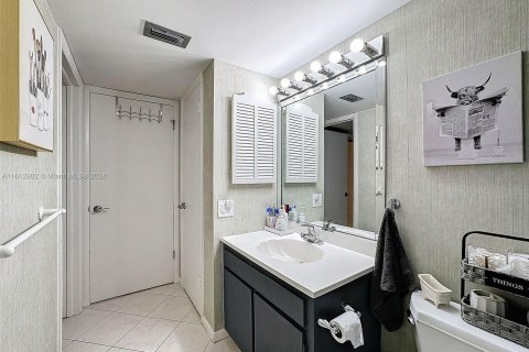 Condominio en venta en New Port Richey, Florida, 1 dormitorio, 62.43 m2 № 1234863 - foto 21
