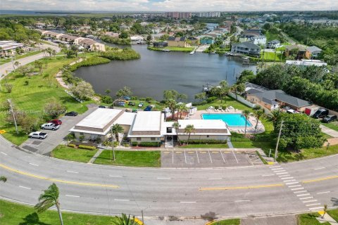 Condominio en venta en New Port Richey, Florida, 1 dormitorio, 62.43 m2 № 1234863 - foto 30