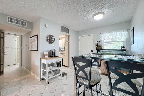 Condominio en venta en New Port Richey, Florida, 1 dormitorio, 62.43 m2 № 1234863 - foto 8