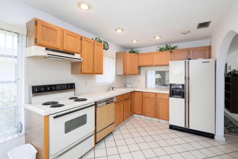 Condo in Stuart, Florida, 2 bedrooms  № 1216021 - photo 6