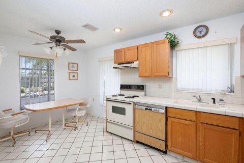 Condo in Stuart, Florida, 2 bedrooms  № 1216021 - photo 8