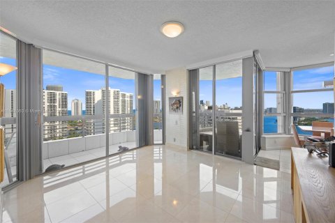 Condo in Aventura, Florida, 3 bedrooms  № 1292393 - photo 9