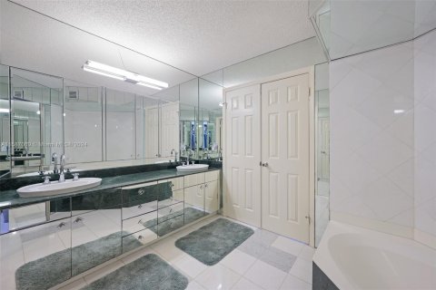 Copropriété à vendre à Aventura, Floride: 3 chambres, 159.23 m2 № 1292393 - photo 16