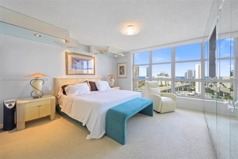 Condo in Aventura, Florida, 3 bedrooms  № 1292393 - photo 13