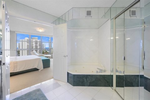 Condo in Aventura, Florida, 3 bedrooms  № 1292393 - photo 17