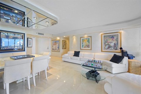 Condominio en venta en Aventura, Florida, 3 dormitorios, 159.23 m2 № 1292393 - foto 4