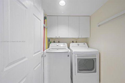 Condo in Aventura, Florida, 3 bedrooms  № 1292393 - photo 23