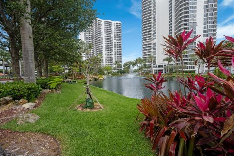 Condominio en venta en Aventura, Florida, 3 dormitorios, 159.23 m2 № 1292393 - foto 25