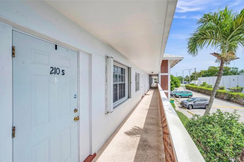 Condo in Lighthouse Point, Florida, 2 bedrooms  № 1073823 - photo 7