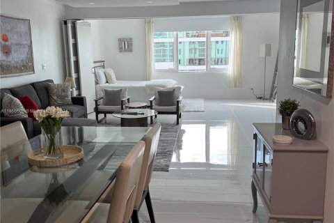 Copropriété à vendre à Miami Beach, Floride: 70.61 m2 № 1356860 - photo 2