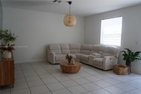 Casa en venta en Miami, Florida, 5 dormitorios, 245.26 m2 № 1356807 - foto 7