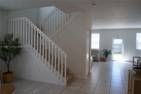 Casa en venta en Miami, Florida, 5 dormitorios, 245.26 m2 № 1356807 - foto 4