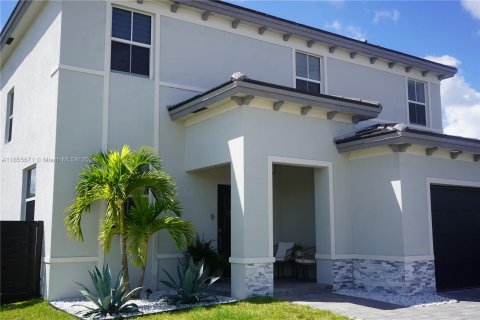 Casa en venta en Miami, Florida, 5 dormitorios, 245.26 m2 № 1356807 - foto 1