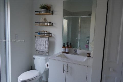 Casa en venta en Miami, Florida, 5 dormitorios, 245.26 m2 № 1356807 - foto 12