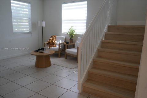 Casa en venta en Miami, Florida, 5 dormitorios, 245.26 m2 № 1356807 - foto 13