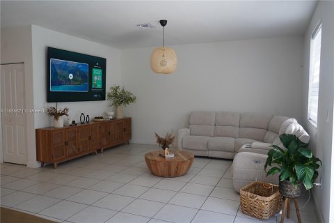 Casa en venta en Miami, Florida, 5 dormitorios, 245.26 m2 № 1356807 - foto 8