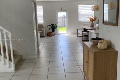 Casa en venta en Miami, Florida, 5 dormitorios, 245.26 m2 № 1356807 - foto 6