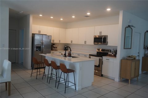 Casa en venta en Miami, Florida, 5 dormitorios, 245.26 m2 № 1356807 - foto 10