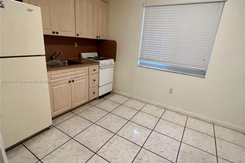 Apartamento en alquiler en Miami, Florida, 1 dormitorio, 199.93 m2 № 1356858 - foto 4