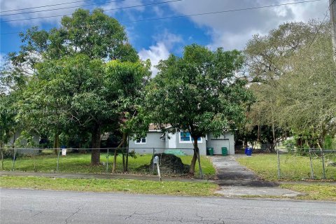 House in Miami, Florida 3 bedrooms, 117.8 sq.m. № 1028818 - photo 3