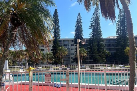 Condo in Aventura, Florida, 1 bedroom  № 1171345 - photo 2