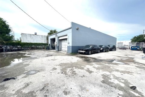 Commercial property in Fort Lauderdale, Florida № 1239926 - photo 13