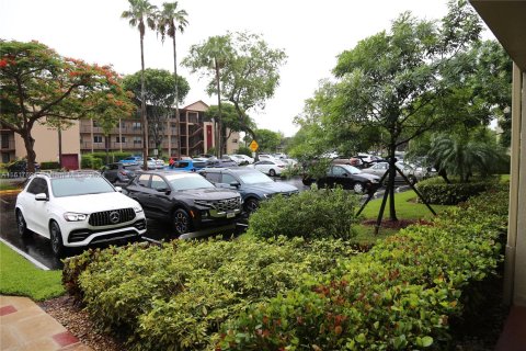 Condo in Pembroke Pines, Florida, 1 bedroom  № 1239925 - photo 20