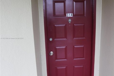 Condo in Pembroke Pines, Florida, 1 bedroom  № 1239925 - photo 2