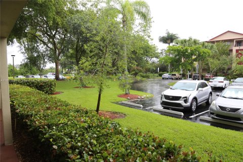 Condo in Pembroke Pines, Florida, 1 bedroom  № 1239925 - photo 21