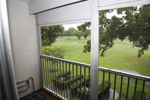 Condo in Pembroke Pines, Florida, 1 bedroom  № 1239925 - photo 4