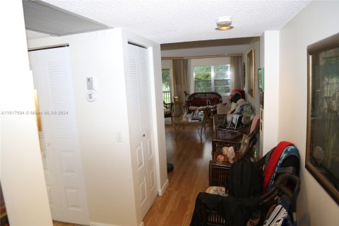 Condo in Pembroke Pines, Florida, 1 bedroom  № 1239925 - photo 7