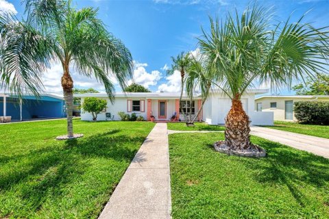 Villa ou maison à vendre à Port Charlotte, Floride: 3 chambres, 134.62 m2 № 1347066 - photo 1