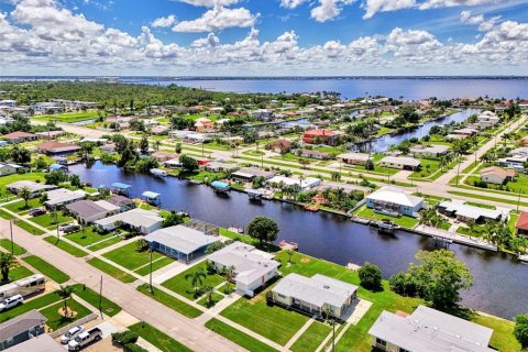 Casa en venta en Port Charlotte, Florida, 3 dormitorios, 134.62 m2 № 1347066 - foto 9