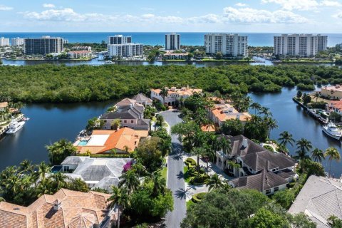 Villa ou maison à vendre à Boca Raton, Floride: 8 chambres, 1309.36 m2 № 1076770 - photo 1