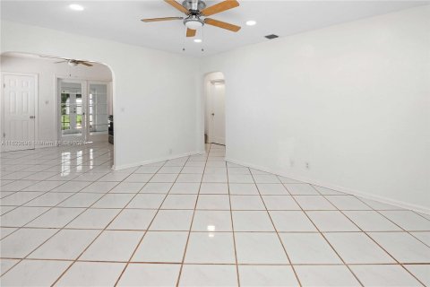 Casa en venta en Hollywood, Florida, 3 dormitorios, 124.3 m2 № 1281830 - foto 2