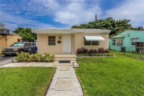 Casa en venta en Hollywood, Florida, 3 dormitorios, 124.3 m2 № 1281830 - foto 3