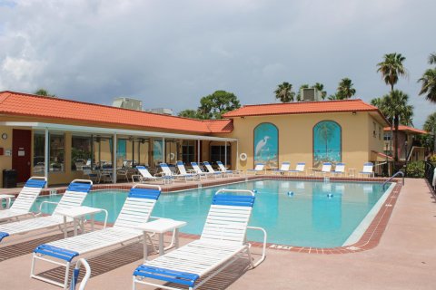 Condominio en venta en Stuart, Florida, 1 dormitorio, 64.94 m2 № 1057022 - foto 2