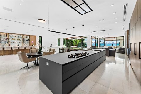 Villa ou maison à vendre à Miami Beach, Floride: 11 chambres, 1023.04 m2 № 1047103 - photo 25