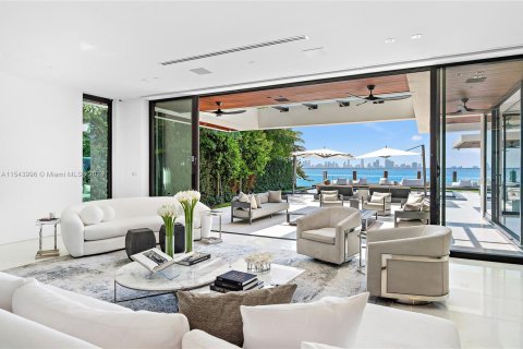 Villa ou maison à vendre à Miami Beach, Floride: 11 chambres, 1023.04 m2 № 1047103 - photo 24