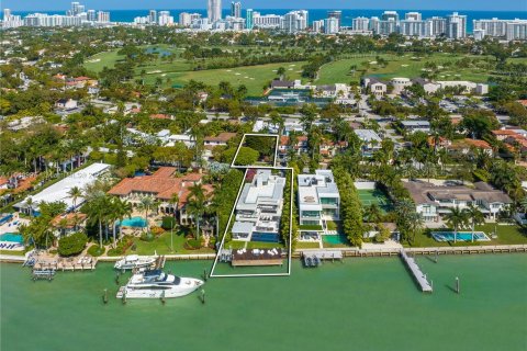 Villa ou maison à vendre à Miami Beach, Floride: 11 chambres, 1023.04 m2 № 1047103 - photo 1