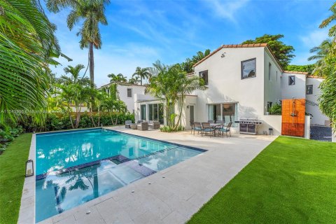 Villa ou maison à vendre à Miami Beach, Floride: 11 chambres, 1023.04 m2 № 1047103 - photo 21