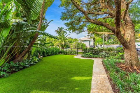 Villa ou maison à vendre à Miami Beach, Floride: 11 chambres, 1023.04 m2 № 1047103 - photo 17