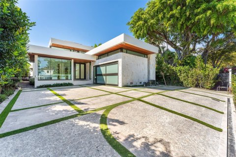 Villa ou maison à vendre à Miami Beach, Floride: 11 chambres, 1023.04 m2 № 1047103 - photo 14