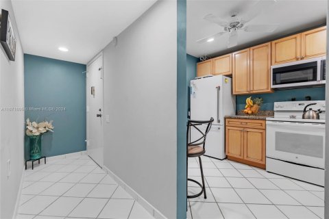 Condo in Coconut Creek, Florida, 3 bedrooms  № 1399846 - photo 2