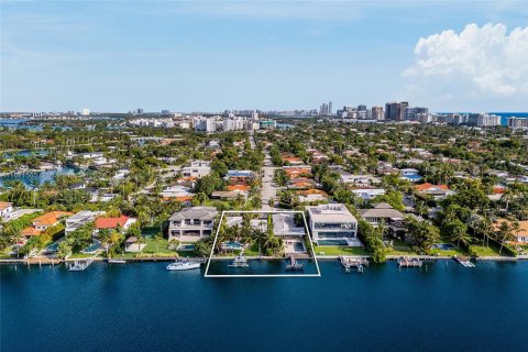 Villa ou maison à vendre à Surfside, Floride № 1399845 - photo 4