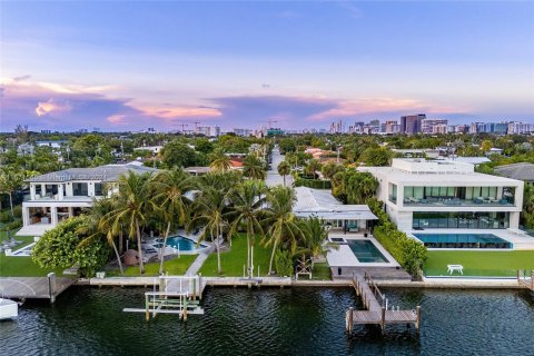 Villa ou maison à vendre à Surfside, Floride № 1399845 - photo 19