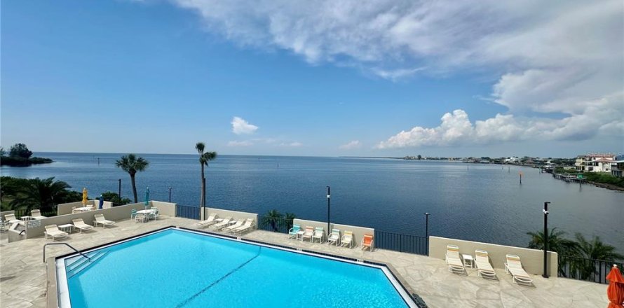 Condominio en Hudson, Florida, 2 dormitorios  № 1323277